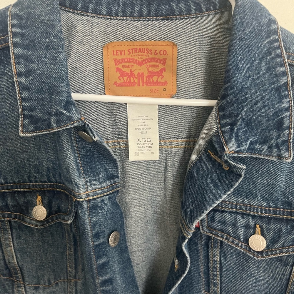 Levi’s denim jacket, kids xl, 13-15